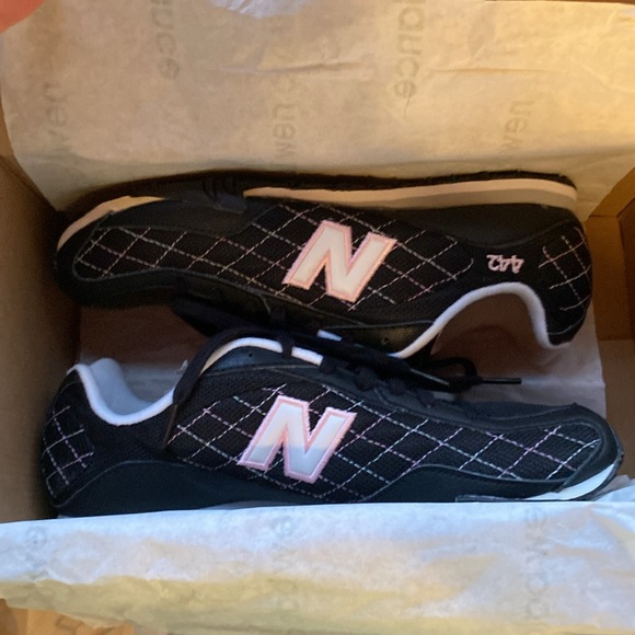 New Balance Shoes - NEW BALANCE Low profile Sneakers black pink NIB